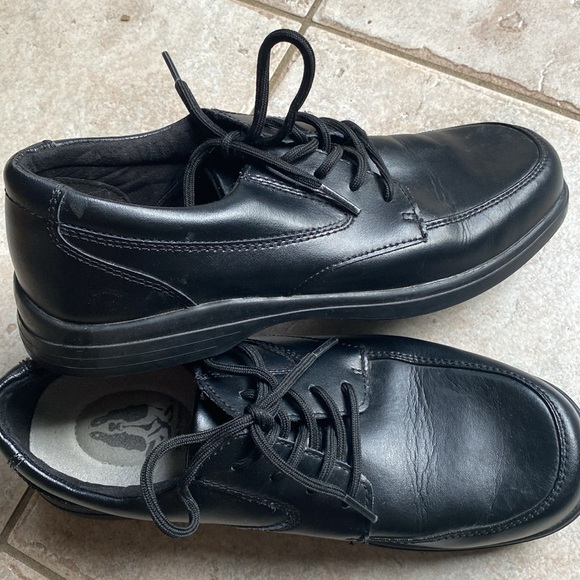 Boy’s size 5.5 Hush Puppies Dress shoes - Picture 13 of 16